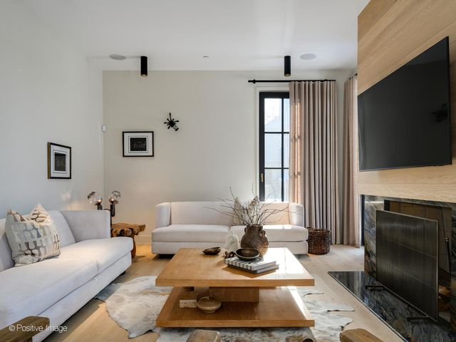 1180 Oak Ridge Drive, Glencoe, IL 60022