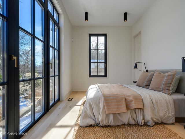 1180 Oak Ridge Drive, Glencoe, IL 60022