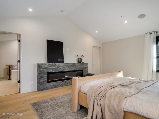 1180 Oak Ridge Drive, Glencoe, IL 60022