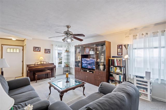 269-15 Union Turnpike, New Hyde Park, NY 11040