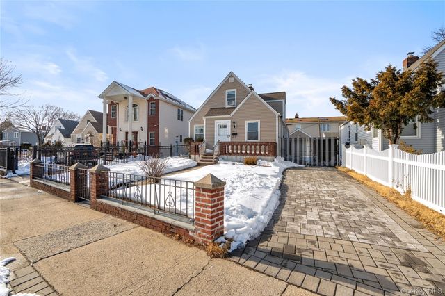 269-15 Union Turnpike, New Hyde Park, NY 11040