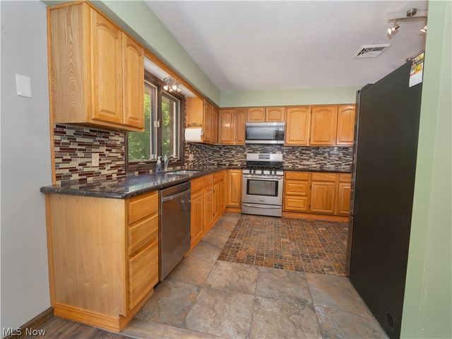 2645 North Way, Akron, OH 44312