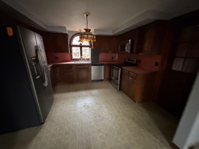 66 Belmont St, Whitman, MA 02382