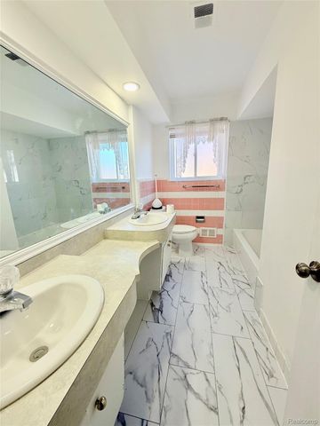 13325 Iowa Drive, Warren, MI 48088