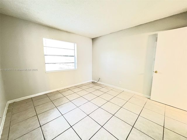 4022 Lakeside Dr 4022, Tamarac, FL 33319