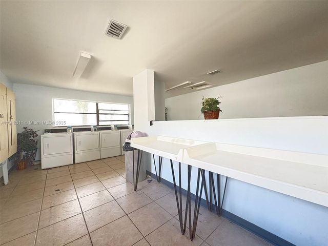 4022 Lakeside Dr 4022, Tamarac, FL 33319