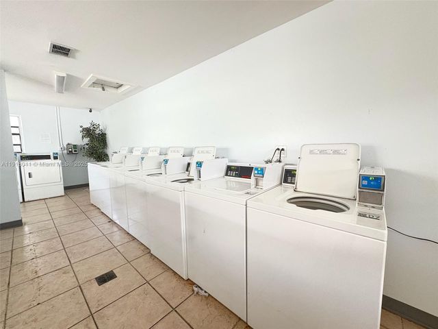 4022 Lakeside Dr 4022, Tamarac, FL 33319