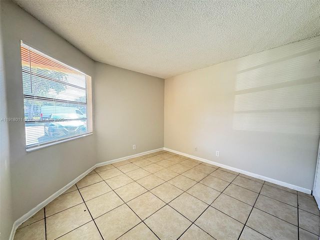 4022 Lakeside Dr 4022, Tamarac, FL 33319