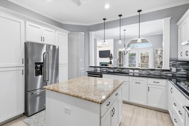 6724 Castle Creek Drive, Fort Worth, TX 76132