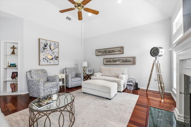 6724 Castle Creek Drive, Fort Worth, TX 76132