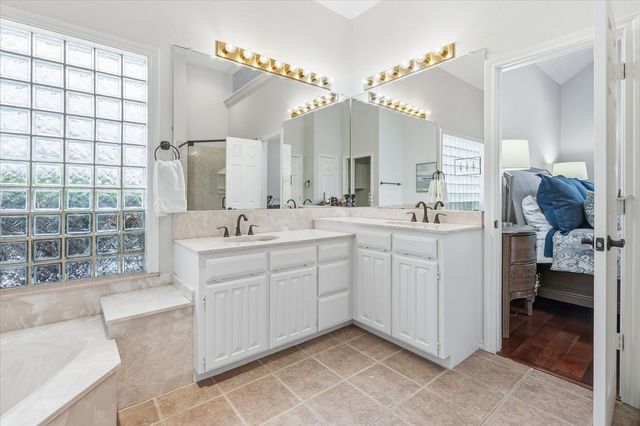 6724 Castle Creek Drive, Fort Worth, TX 76132