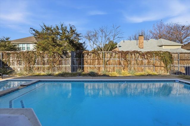 6724 Castle Creek Drive, Fort Worth, TX 76132