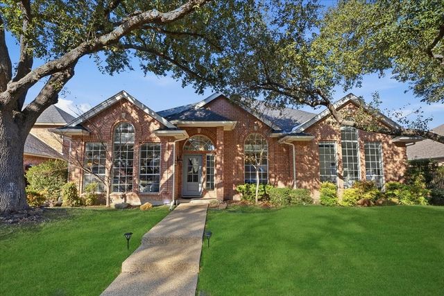 6724 Castle Creek Drive, Fort Worth, TX 76132