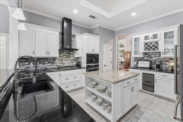 6724 Castle Creek Drive, Fort Worth, TX 76132