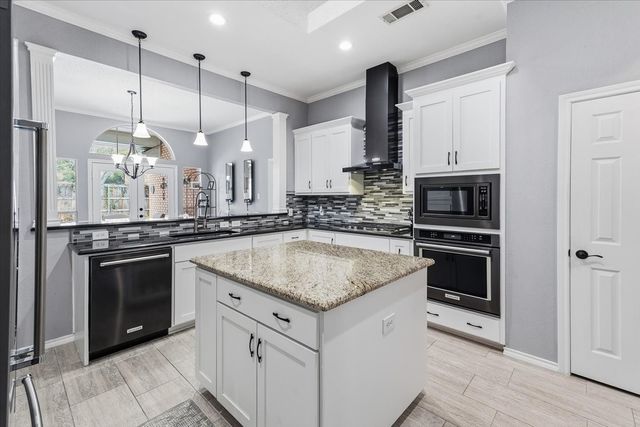 6724 Castle Creek Drive, Fort Worth, TX 76132