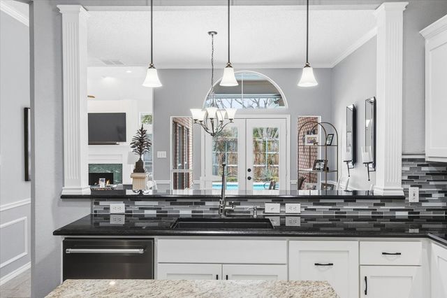 6724 Castle Creek Drive, Fort Worth, TX 76132