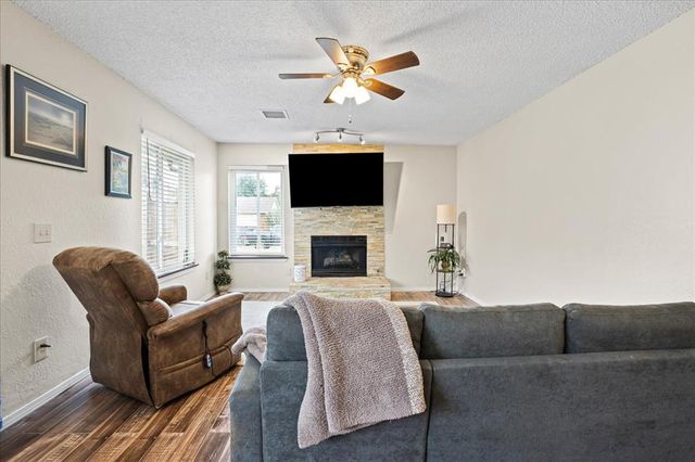 12337 Rockgate Drive, Yukon, OK 73099