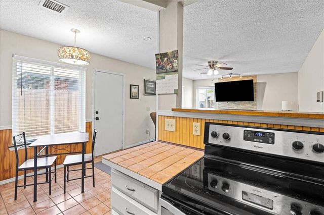 12337 Rockgate Drive, Yukon, OK 73099