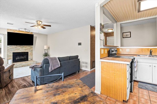 12337 Rockgate Drive, Yukon, OK 73099