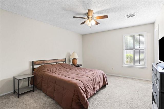 12337 Rockgate Drive, Yukon, OK 73099