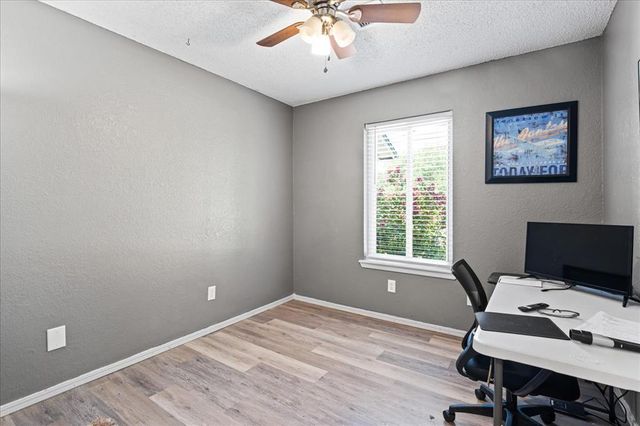 12337 Rockgate Drive, Yukon, OK 73099