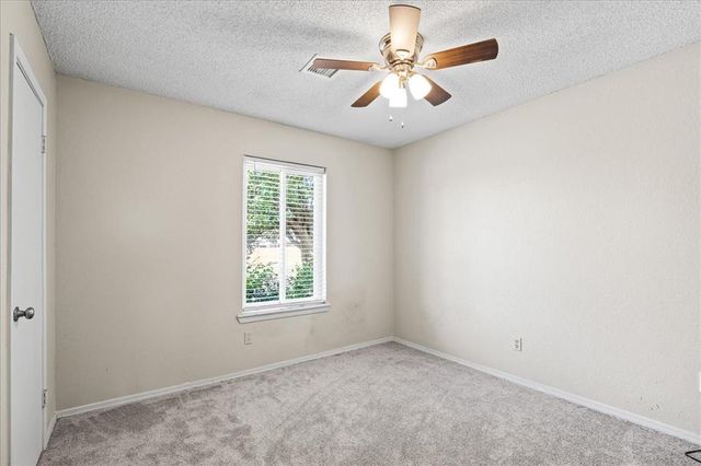 12337 Rockgate Drive, Yukon, OK 73099