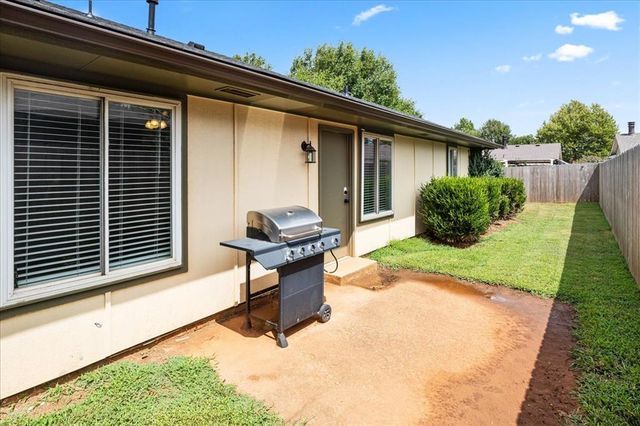 12337 Rockgate Drive, Yukon, OK 73099