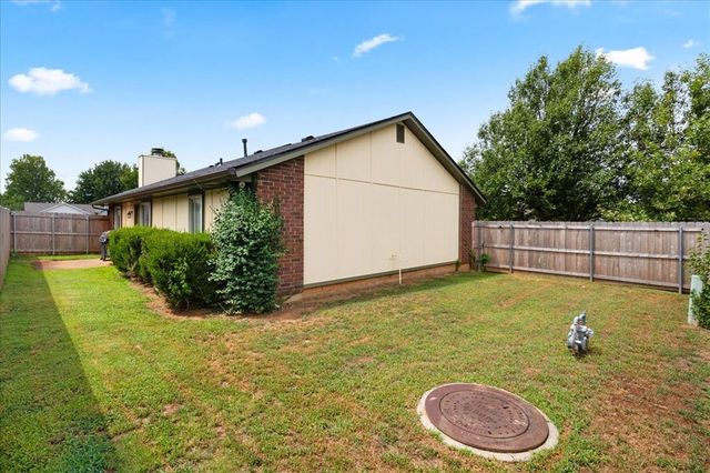12337 Rockgate Drive, Yukon, OK 73099