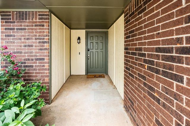 12337 Rockgate Drive, Yukon, OK 73099