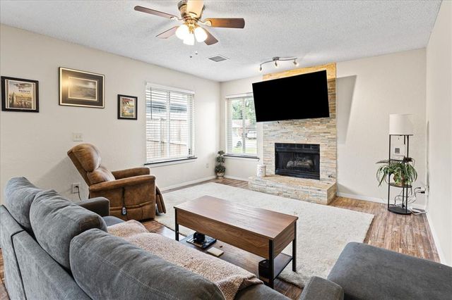 12337 Rockgate Drive, Yukon, OK 73099