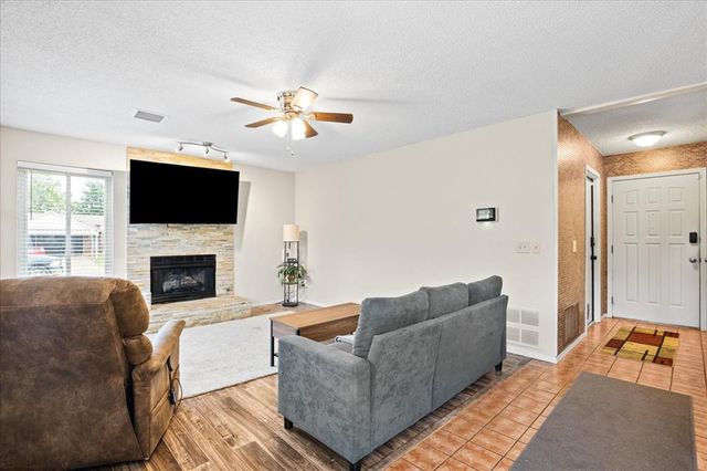 12337 Rockgate Drive, Yukon, OK 73099