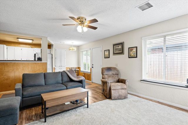 12337 Rockgate Drive, Yukon, OK 73099