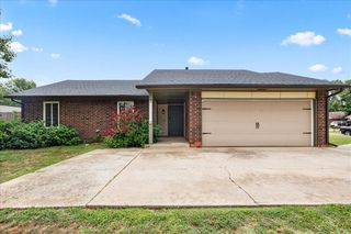 12337 Rockgate Drive, Yukon, OK 73099