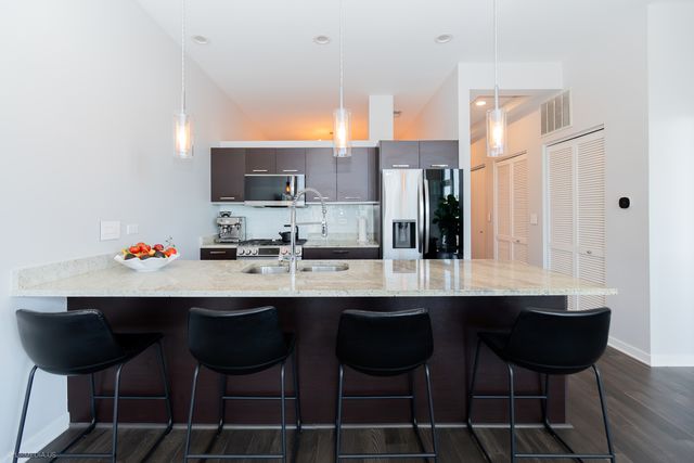 1550 W Cornelia Avenue 403, Chicago, IL 60657