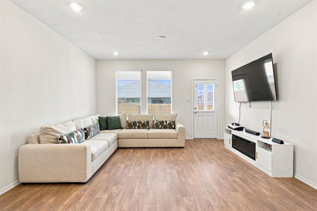 130-B Harrison XING, Uhland, TX 78640