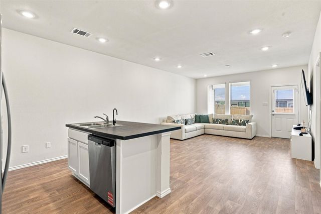 130-B Harrison XING, Uhland, TX 78640