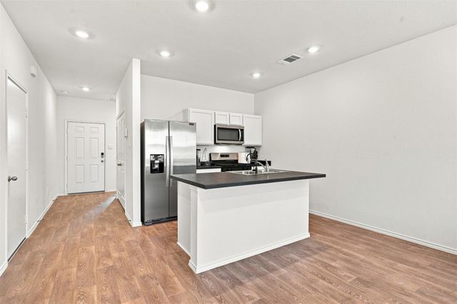 130-B Harrison XING, Uhland, TX 78640