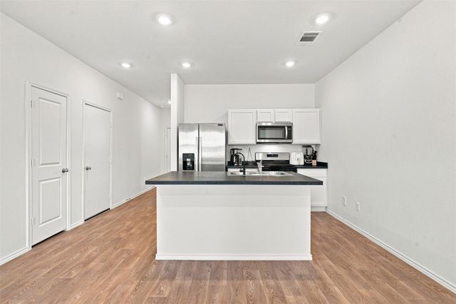 130-B Harrison XING, Uhland, TX 78640