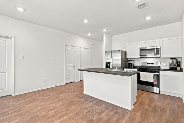 130-B Harrison XING, Uhland, TX 78640