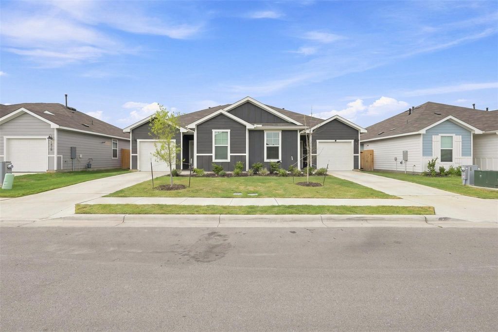 130-B Harrison XING, Uhland, TX 78640