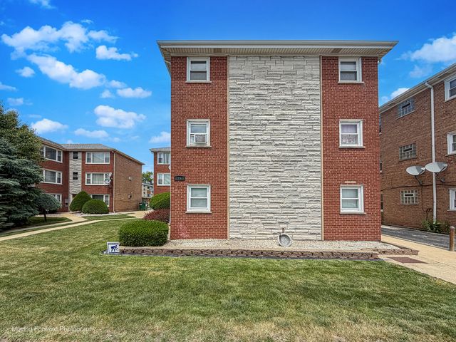 6940 W 65th Street 3B, Chicago, IL 60638
