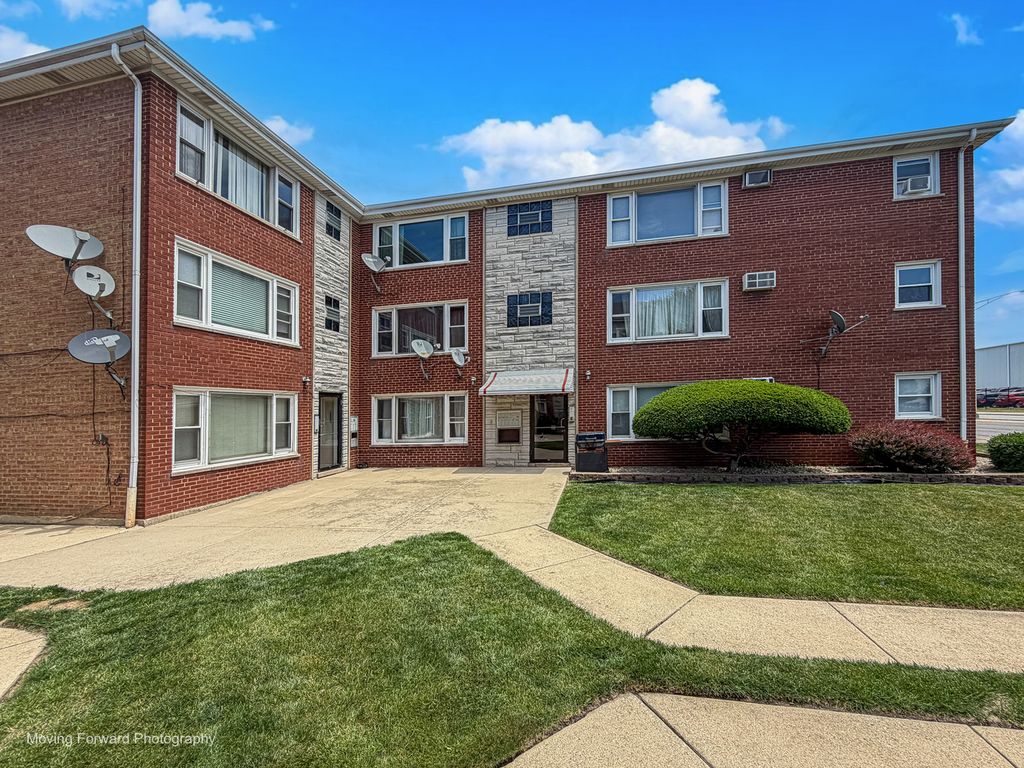 6940 W 65th Street 3B, Chicago, IL 60638
