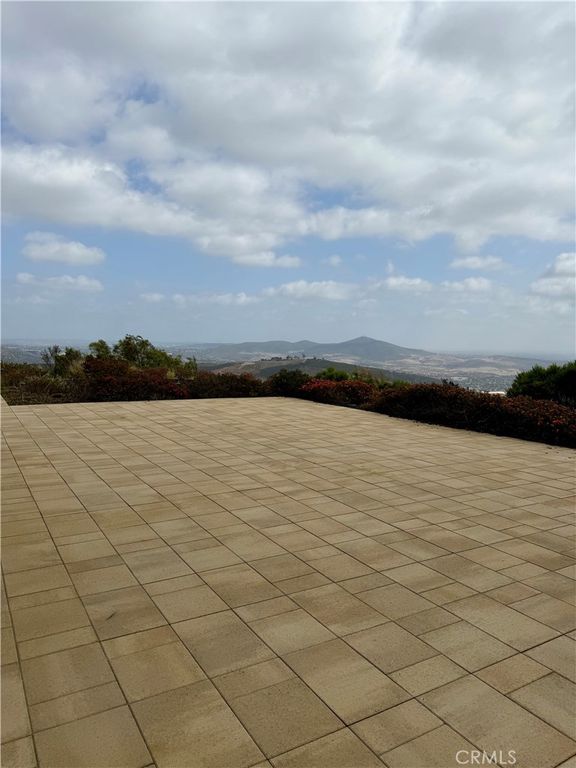 Image 12 of property listing at 18148 Avnda Orilla, Rancho Santa Fe, CA 92067