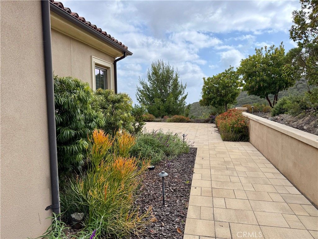 Image 14 of property listing at 18148 Avnda Orilla, Rancho Santa Fe, CA 92067
