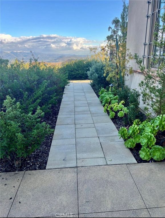 Image 15 of property listing at 18148 Avnda Orilla, Rancho Santa Fe, CA 92067