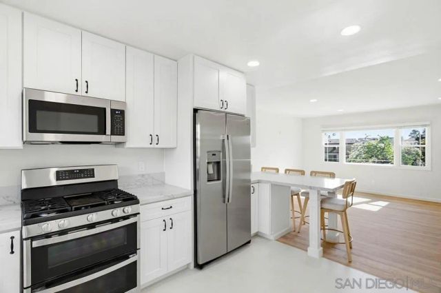 1852 Chalcedony St, San Diego, CA 92109