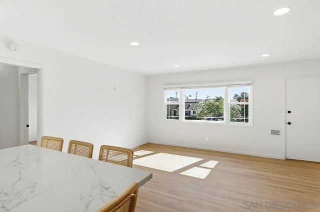 1852 Chalcedony St, San Diego, CA 92109