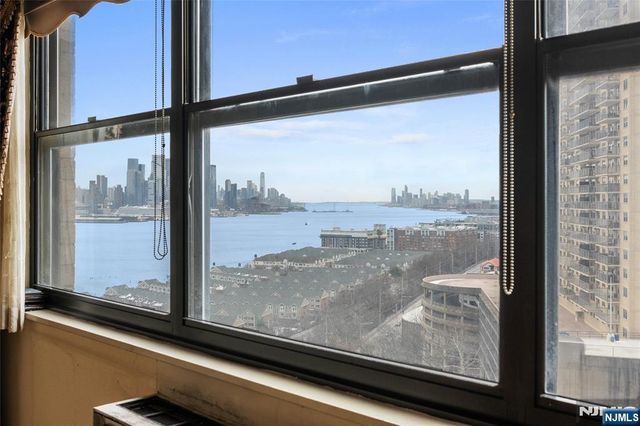 7000 Kennedy Boulevard 25F, Guttenberg, NJ 07093