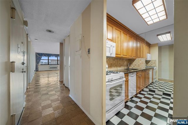 7000 Kennedy Boulevard 25F, Guttenberg, NJ 07093