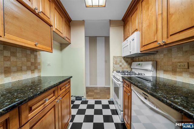 7000 Kennedy Boulevard 25F, Guttenberg, NJ 07093